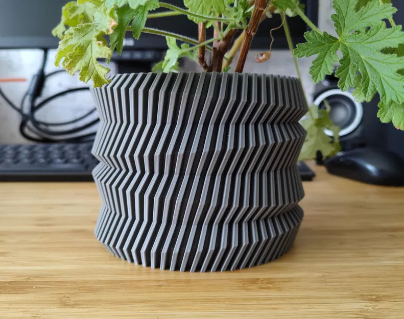 Chậu Cây Hình Bánh Răng Xoay - Image 1