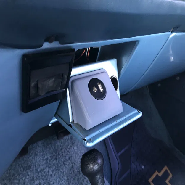 Bộ chuyển đổi USB và Aux cho Khay gạt tàn Chevy Square Body K5 Blazer - Image 1