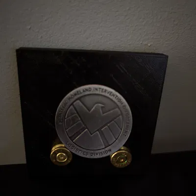 Giá Treo Tường Huy Hiệu Thách Đấu