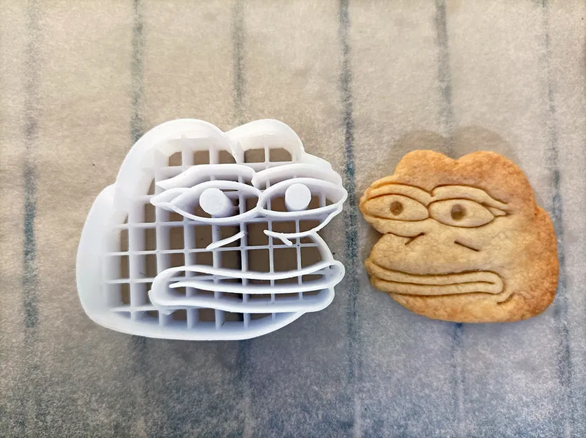 Khuôn cắt bánh Pepe Ếch - Image 1