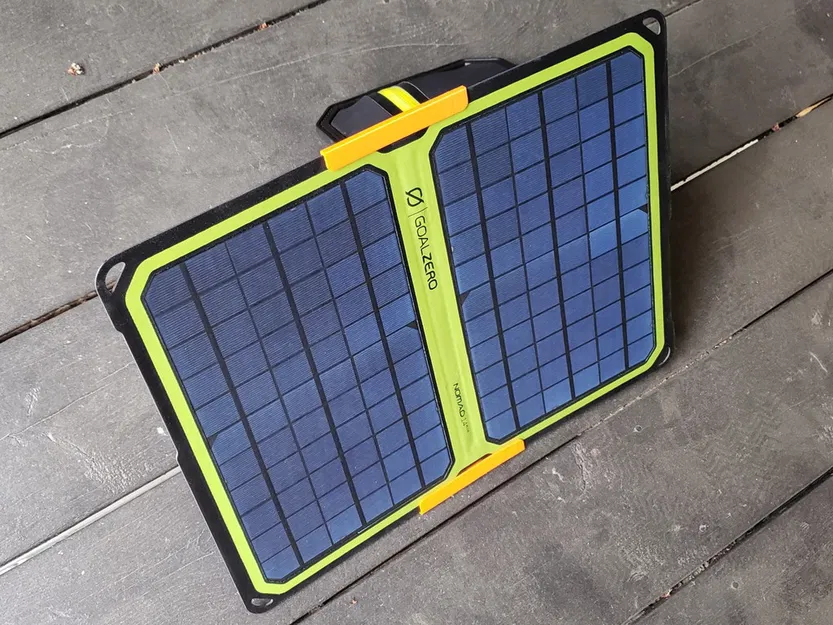 Kẹp làm thẳng cho Tấm pin năng lượng mặt trời Goal Zero Nomad - Image 1