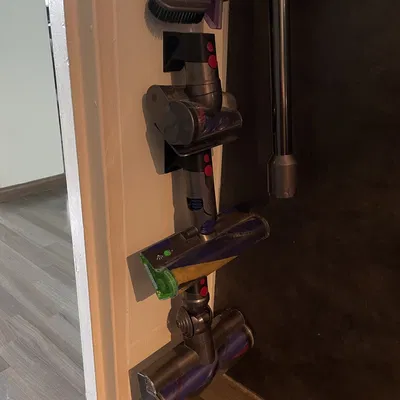 Giá treo tường Dyson v12 có thanh đỡ dưới (lỗ M4)