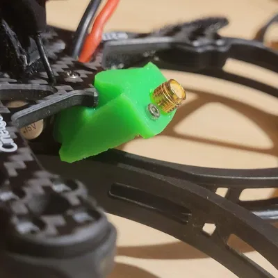 Giá đỡ ăng-ten SMA Cinelog 35 45 độ