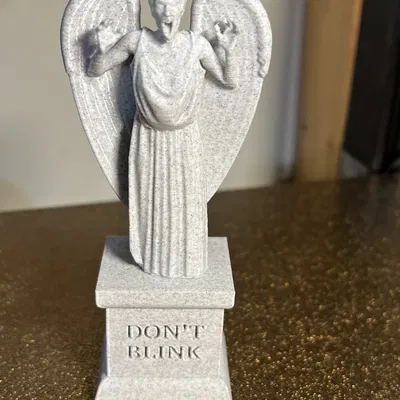 Thiên thần Khóc có Đế (mô hình riêng biệt)