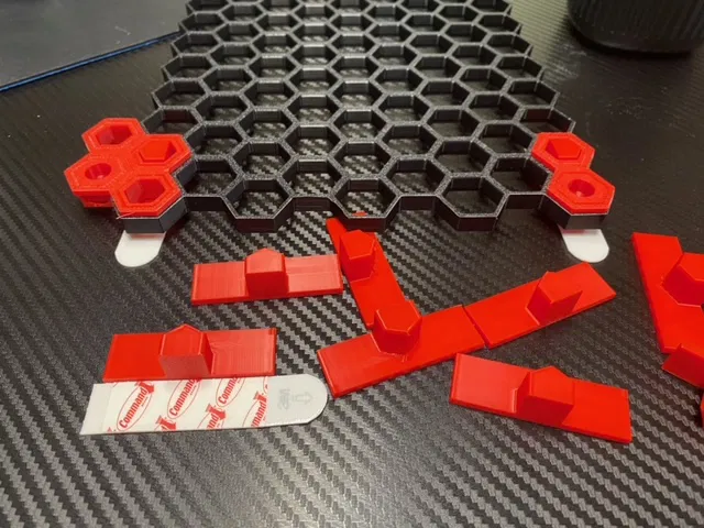 Giá đỡ dọc cỡ trung Command Strip cho tường tổ ong - Image 1