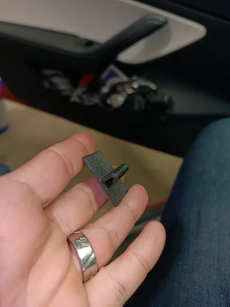 Kẹp giữ cửa sổ trời Tesla - Image 1