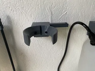 Giá đỡ bình xịt vườn - Image 1