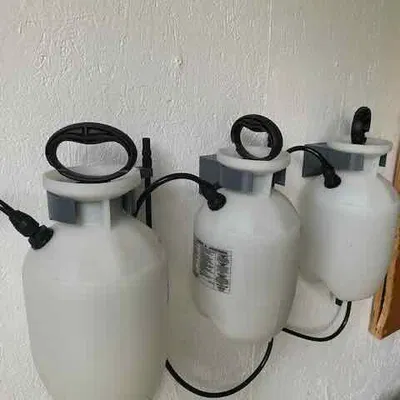 Giá đỡ bình xịt vườn