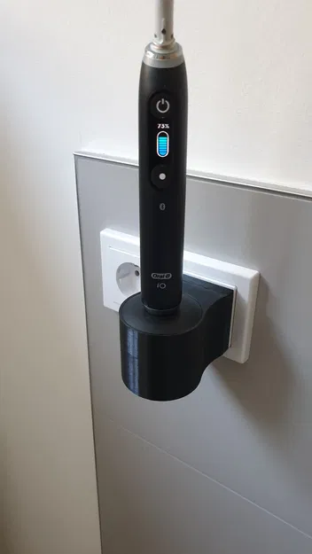 Giá đỡ sạc OralB iO trên ổ cắm Schuko (Chuẩn Đức) - Image 1