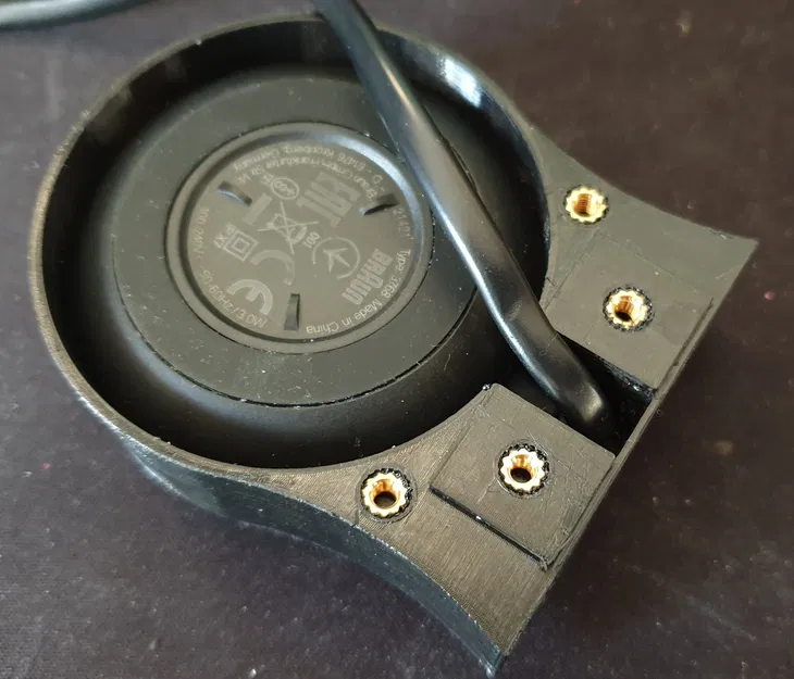 Giá đỡ sạc OralB iO trên ổ cắm Schuko (Chuẩn Đức) - Image 3