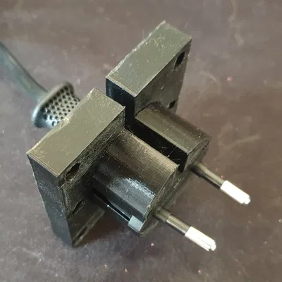 Giá đỡ sạc OralB iO trên ổ cắm Schuko (Chuẩn Đức)