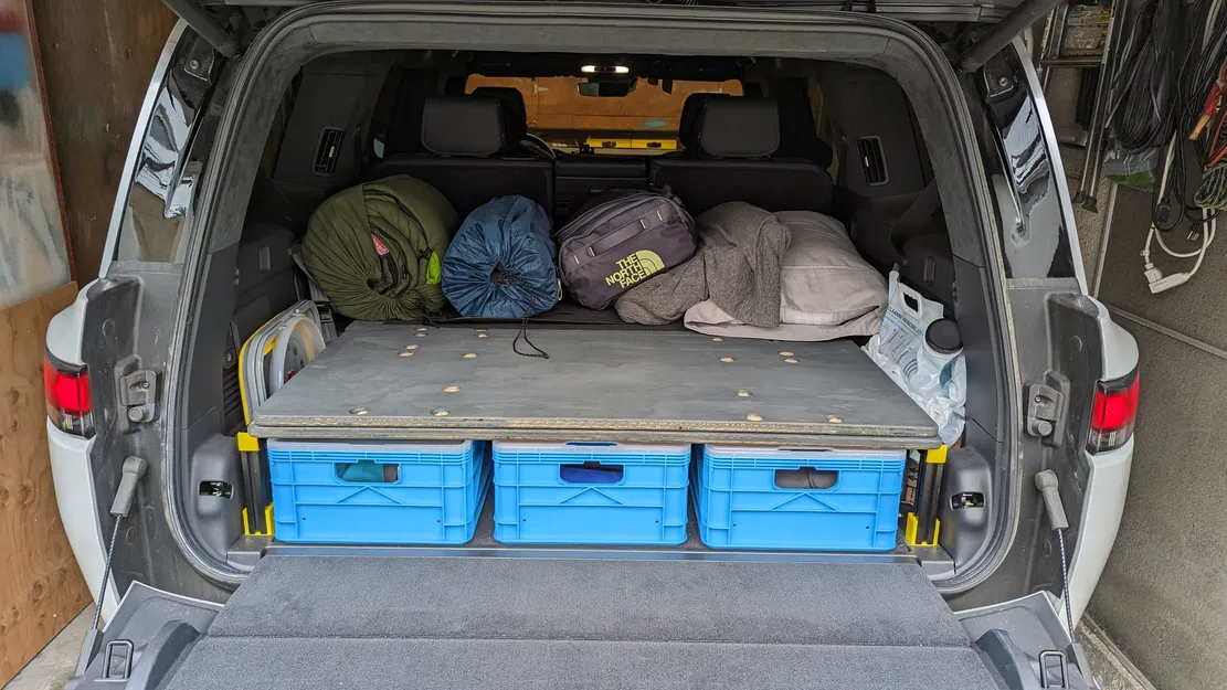 Bệ Ngủ Rivian R1S - Image 1