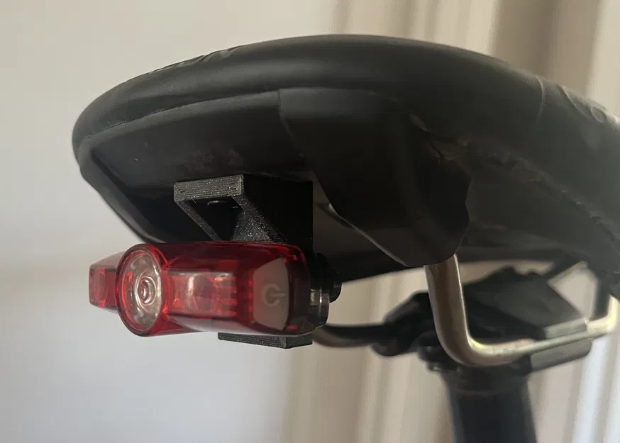 Giá đỡ đèn hậu Cateye cho yên Ergon - Image 1