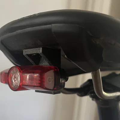 Giá đỡ đèn hậu Cateye cho yên Ergon