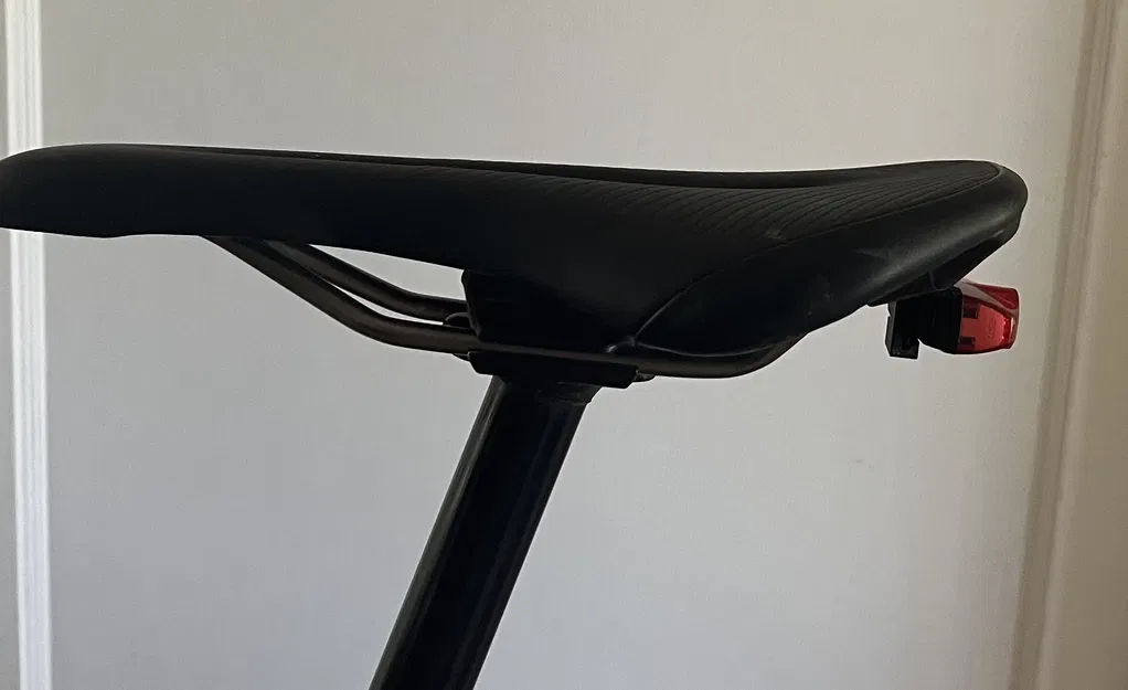 Giá đỡ đèn hậu Cateye cho yên Ergon - Image 4