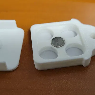 Hộp Đựng Pin Máy Trợ Thính 312 (Màu Nâu) Kèm Móc Khóa