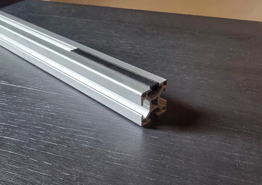 Nắp Khe Cắm Cho Profile Nhôm 4040 - Image 1