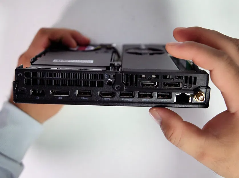 Tệp mô hình giá đỡ 3D tùy chỉnh cho XFX RX6400 trên Lenovo M90q - Image 1