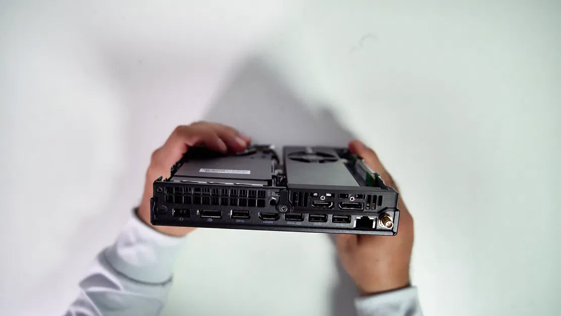 Tệp mô hình giá đỡ 3D tùy chỉnh cho XFX RX6400 trên Lenovo M90q - Image 3