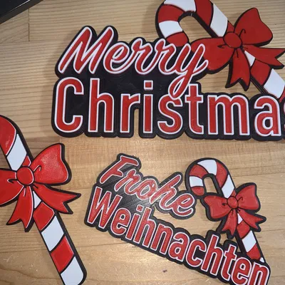 Biển "Frohe Weihnachten / Merry Christmas" 3 màu hình cây kẹo