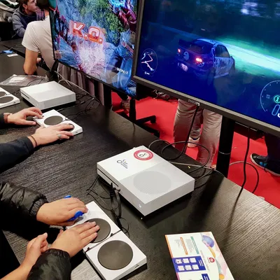 Bộ điều khiển và bộ chuyển đổi đa năng XAC