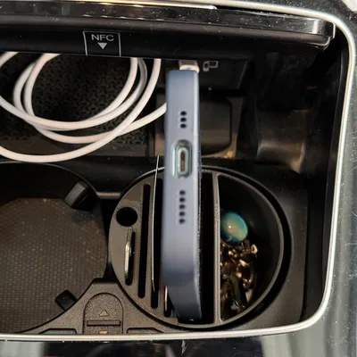 Vỉ Đựng Điện Thoại và Thẻ Cho Hốc Ly Mercedes