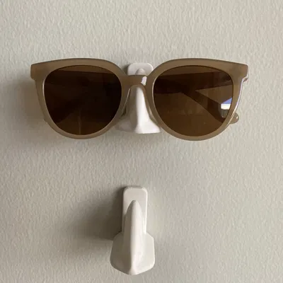 Kẹp Giữ Kính Mắt Hình Cái Mũi