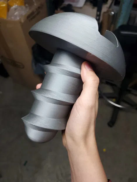 Lethal Company - Con Bu Lông Lớn - Mô Hình Tỷ Lệ 1:1 - Image 1