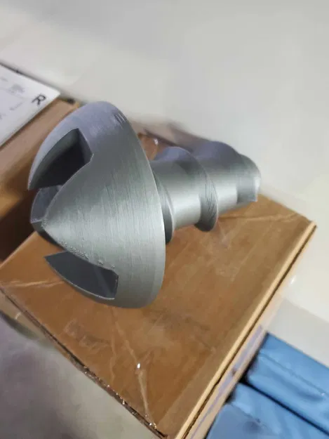 Lethal Company - Con Bu Lông Lớn - Mô Hình Tỷ Lệ 1:1 - Image 4