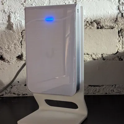 Chân đế để bàn UniFi AC/U6 In-Wall