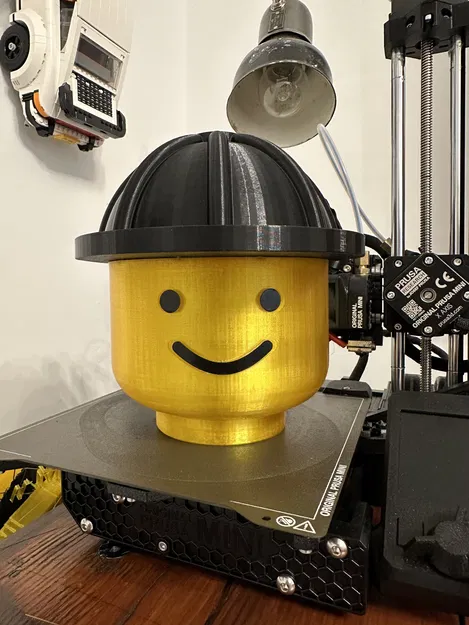 Đầu Lego đội mũ bảo hiểm công trường - Image 1