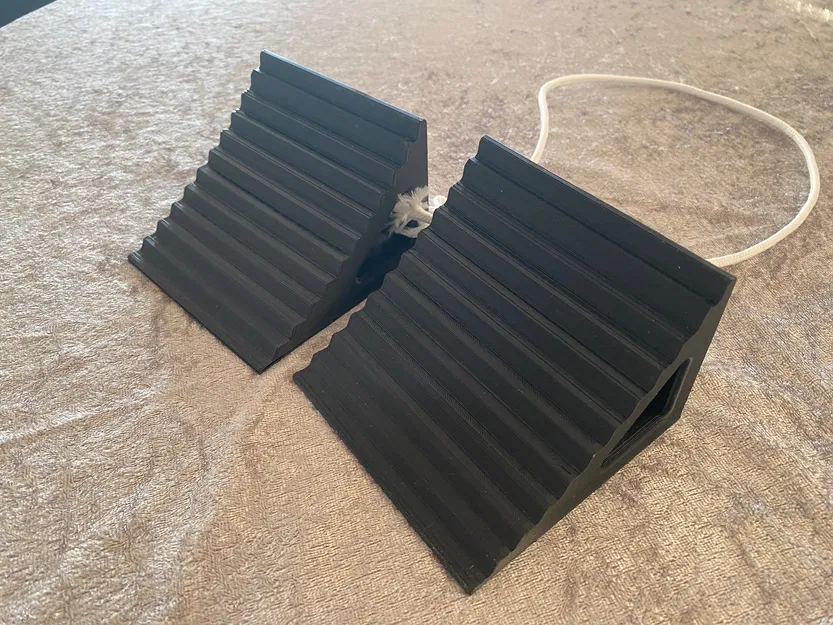 Cục Chặn Bánh Xe - Image 1