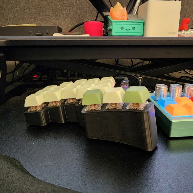 Hai mẫu vỏ cho Bàn phím công thái học chia đôi CheapinoV2 (bởi tompi) - Image 2