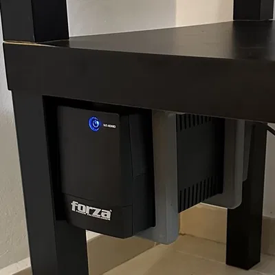 Giá đỡ UPS dưới gầm bàn