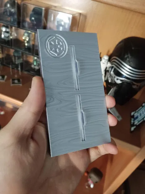 Đế Trưng Bày Đồng Xu và Miếng Vàng Mandalorian - Image 2