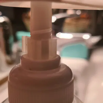 Kẹp Chặn Nước Rửa Tay Dạng Lỏng Khi Đi Du Lịch