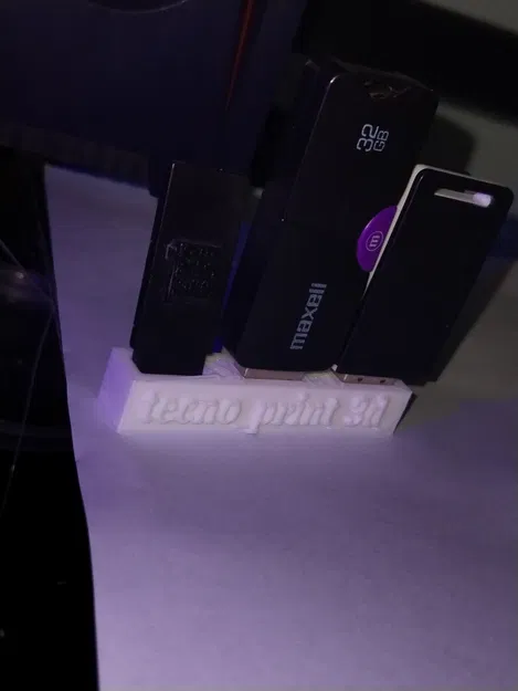 KỆ ĐỂ CỔNG USB 3 - Image 2