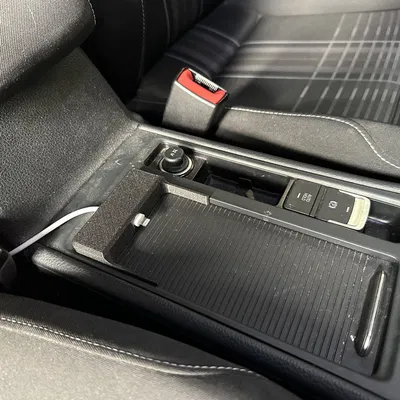 Đế iPhone 14 Pro (có ốp Quad Lock) cho VW Golf 7