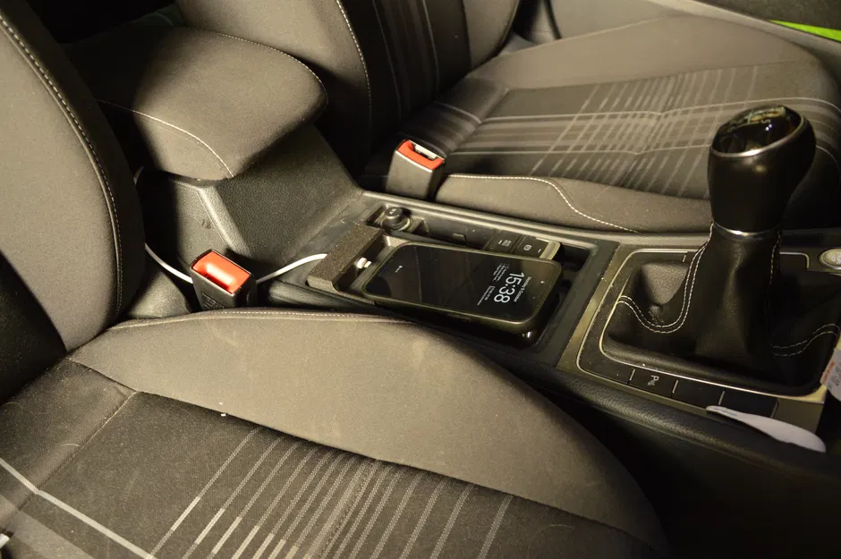 Đế iPhone 14 Pro (có ốp Quad Lock) cho VW Golf 7 - Image 4