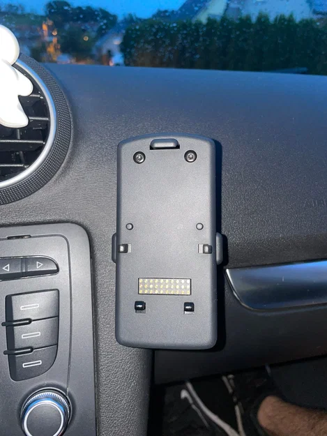 Giá Đỡ Điện Thoại Cho Xe Audi A3 - Image 3