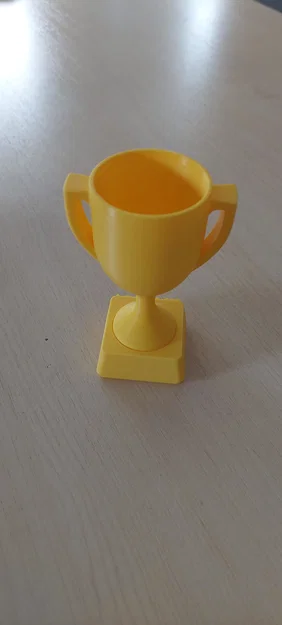 Mẫu Cúp "Pokal" Cho Mùa Giải EM - Image 2