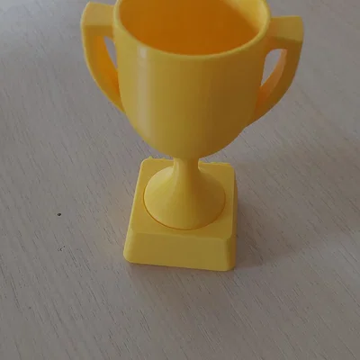 Mẫu Cúp "Pokal" Cho Mùa Giải EM