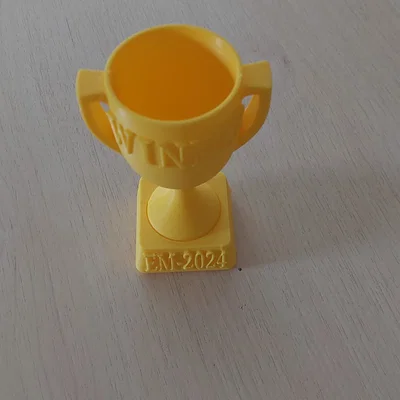 Mẫu Cúp "Pokal" Cho Mùa Giải EM