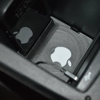 Đế iPhone cho hộc chứa đồ dưới bệ tỳ tay Volkswagen Golf