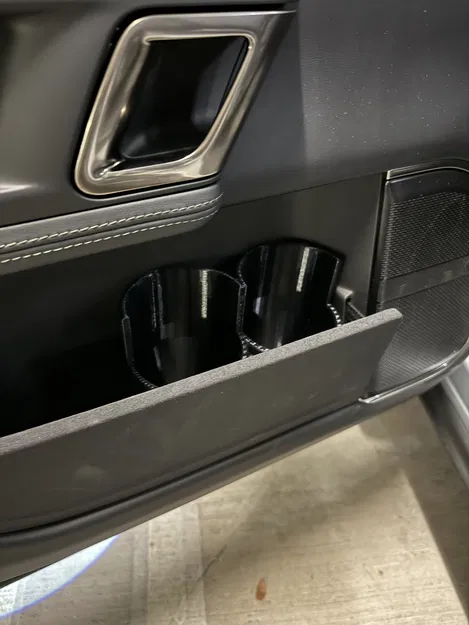 Chai đựng nước cho cửa xe Rivian R1S & R1T - Image 5