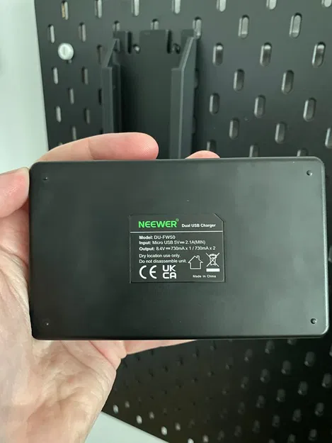 Kệ sạc pin NEEWER gắn pegboard IKEA - Image 3