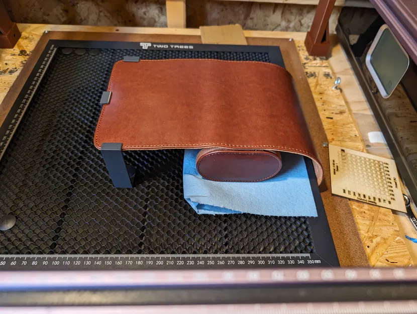 Jig Giữ Cuộn Đồng Hồ Để Khắc Laser - Image 1