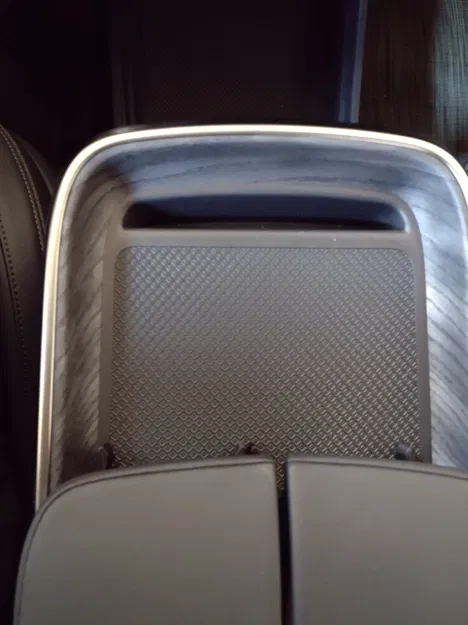 Giá đỡ bộ sạc không dây cho điện thoại Rivian - Image 3