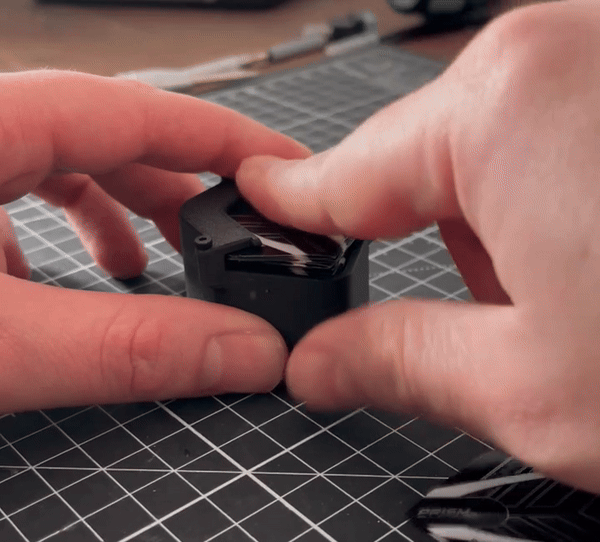 Hộp đựng cánh phi tiêu Dart Flight Pod Dispenser - Image 2