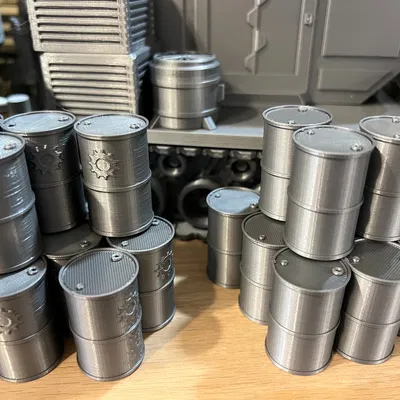 Các Thùng và Thùng có Logo "Gear"